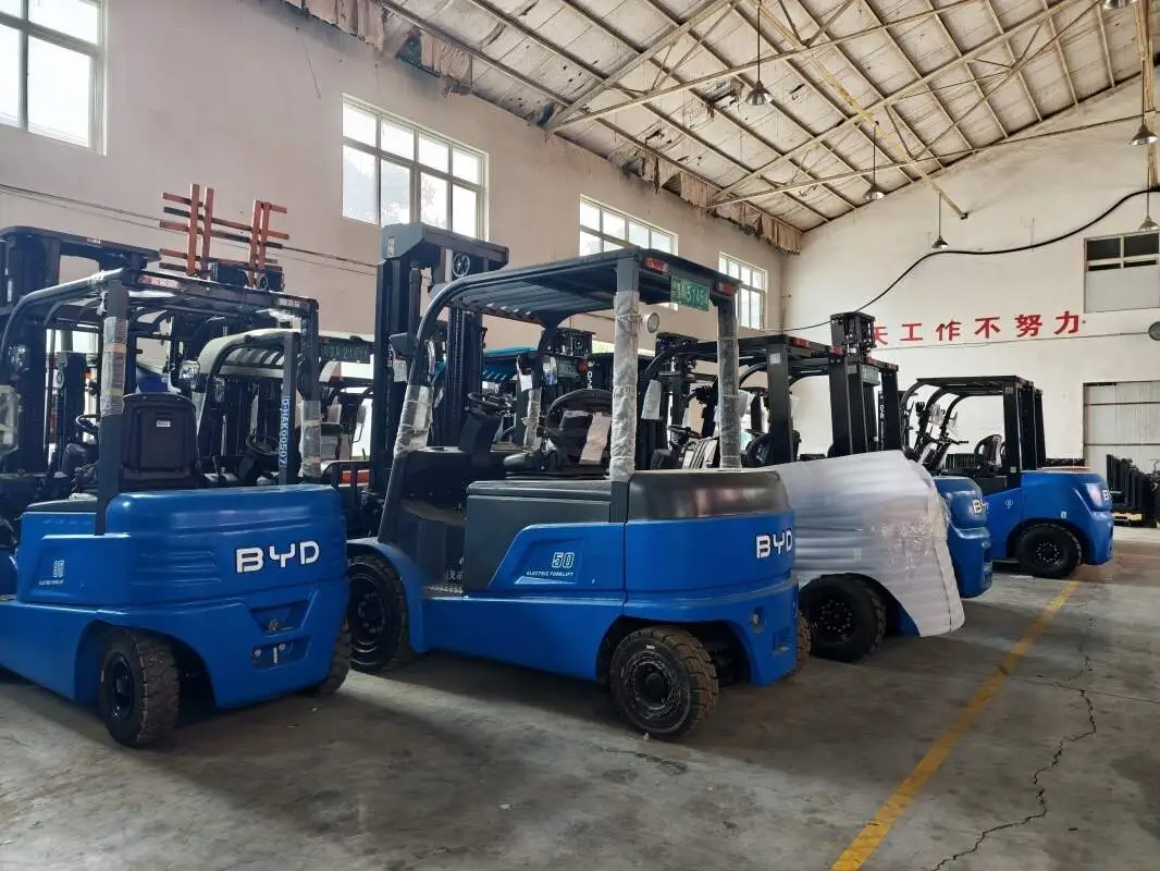 BYD Gabelstapler Automobilbau Anwendungsfall: Lithium-Batterie-Ausrüstung ermöglicht den effizienten Betrieb der Fahrzeu