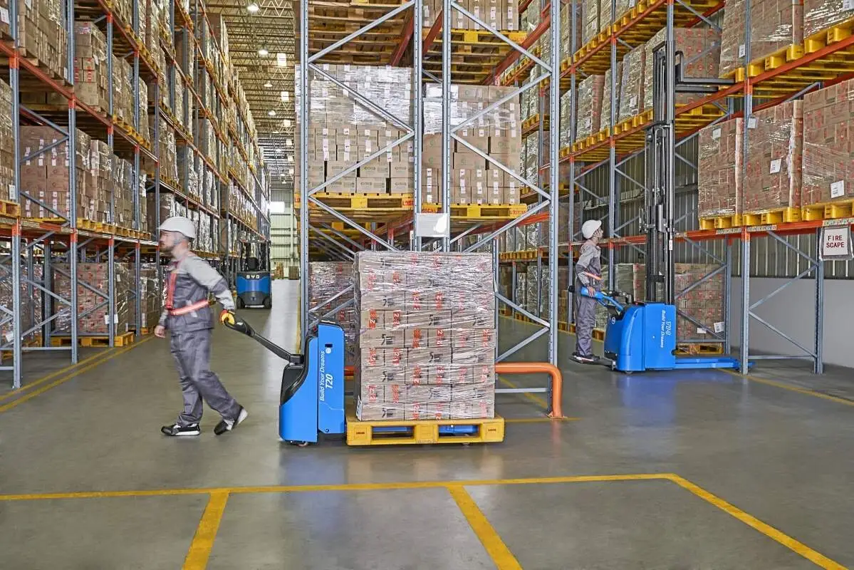 Comment choisir un chariot élévateur à batterie au lithium pour lapprovisionnement des entreprises? Idées dachat de modèles BYD de 4,5 tonnes(Figure1)